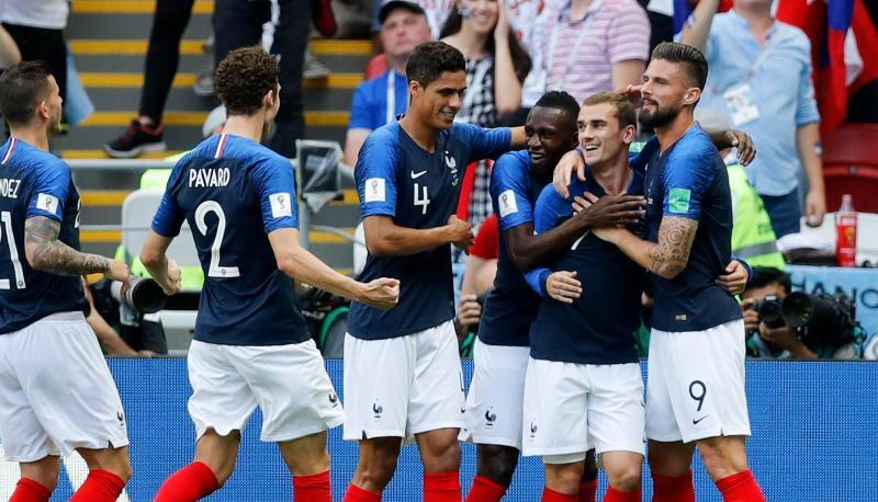 Frankreichs Mannschaft bejubelt den F&uuml;hrungstreffer.