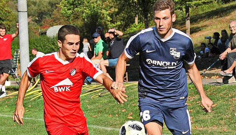Im WFV-Pokal beginnt für die SG Sindringen/Ernsbach um Oleg Romenski (rechts) die erste Landesliga-Saison.
Foto: Kurt Gesper Im WFV-Pokal beginnt für die SG Sindringen/Ernsbach um Oleg Romenski (rechts) die erste Landesliga-Saison.
Foto: Kurt Gesper
