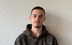 Sebastian Hozas aus Neckarsulm bildet sich seine eigene Meinung zu politischen Fragen.