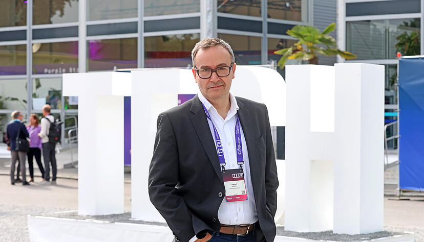 Daniel Abbou bei der Tech auf der Theresienwiese. Der Berliner hat einen besonderen Blick auf Heilbronn, denn er hat viele Jahre in der Stadt gelebt und gearbeitet.