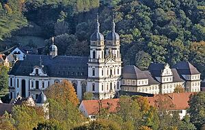 Kloster Schöntal ist wohl das Imposanteste, was das Hohenloher Jagsttal zu bieten hat. Kloster Schöntal ist wohl das Imposanteste, was das Hohenloher Jagsttal zu bieten hat.