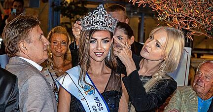 Patricia Rath aus Affaltrach (mit Krone) wurde bei einer Wahl der Agentur Euromodel in Bad Homburg zur "Miss Tourism Germany 2022" gekrönt.
Foto: Agentur Euromodel