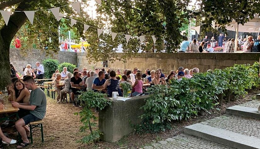 Das Schlossfest in Kirchhausen bietet eine gem&uuml;tliche Stimmung.
