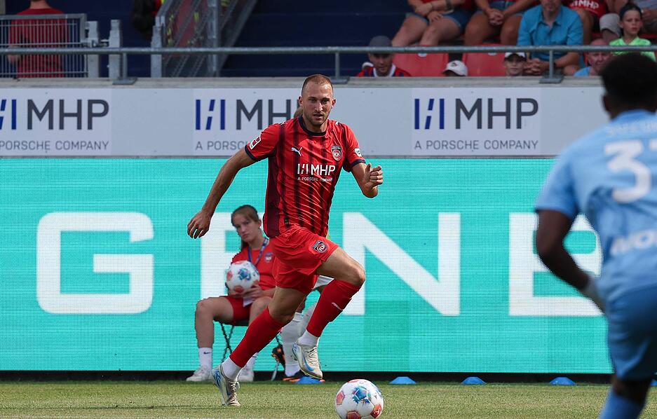 1. FC Heidenheim – Trikotpreis: 84,99 Euro – Beflockung: 12 Euro