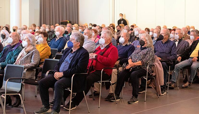 Die 312 Karten für die Abendvorlesung waren schnell weg, der Stream wurde 250 Mal gesehen. Die 312 Karten für die Abendvorlesung waren schnell weg, der Stream wurde 250 Mal gesehen.