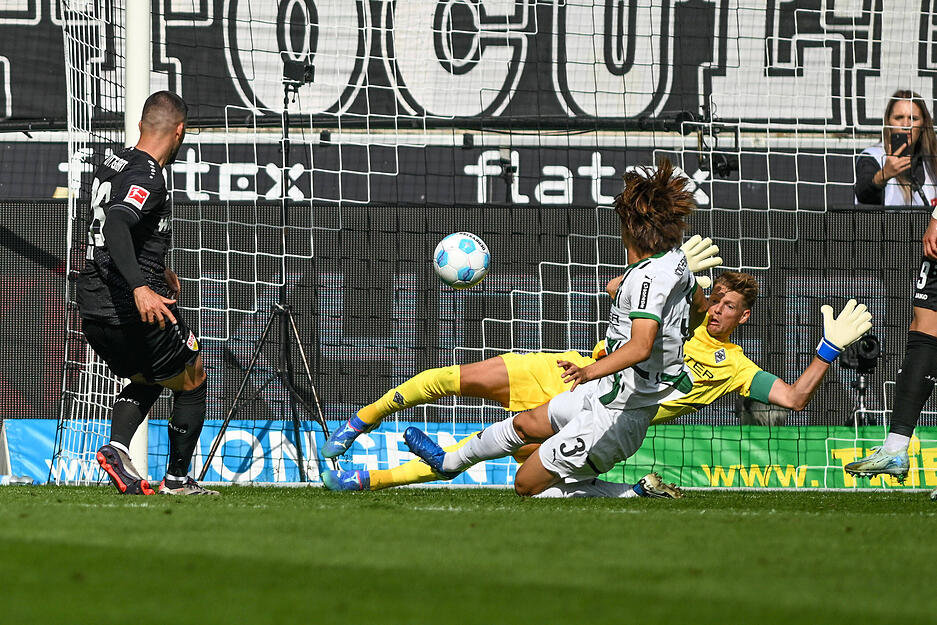 Deniz Undav erzielt den schmeichelhaften Führungstreffer zum 1:0 (21.) in der ersten Halbzeit.