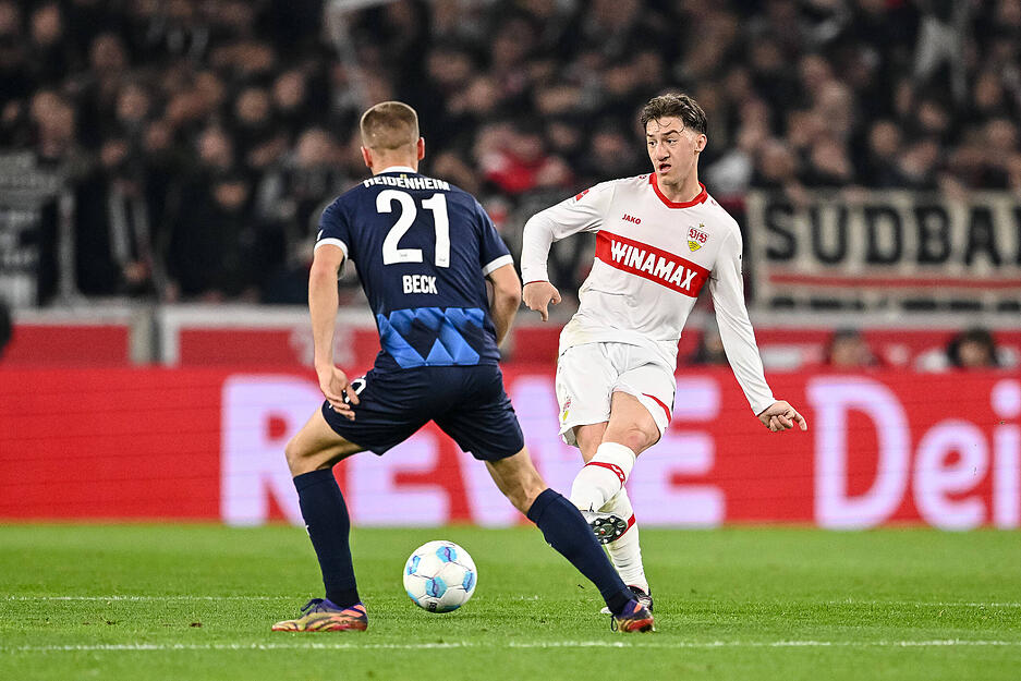 Angelo Stiller: Durchaus gefährliche Standards. Hatte seine Momente mit starken Pässen. Stiller leitete das Offensivspiel der Schwaben ordentlich und sorgte für Gefahr im Heidenheimer Strafraum. Note: 2 Angelo Stiller: Durchaus gefährliche Standards. Hatte seine Momente mit starken Pässen. Stiller leitete das Offensivspiel der Schwaben ordentlich und sorgte für Gefahr im Heidenheimer Strafraum. Note: 2