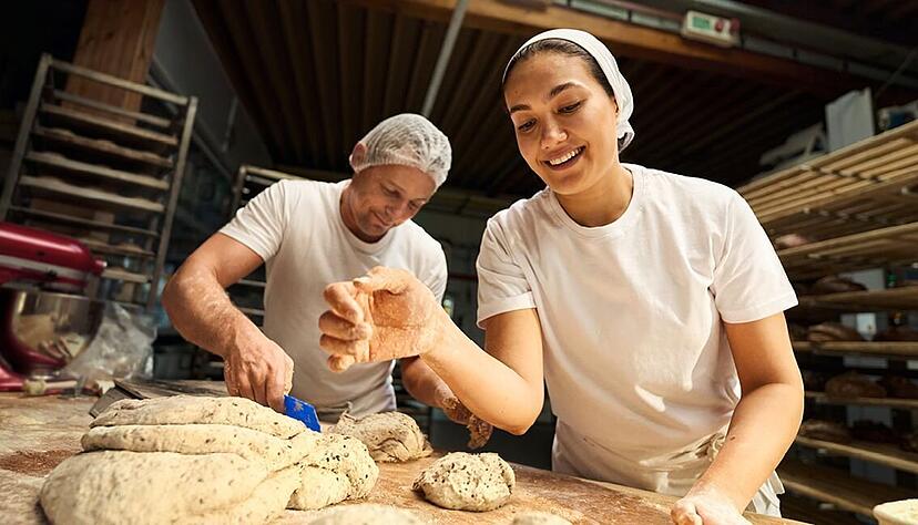 Malika Boymizoeva, B&auml;ckerin aus Aachen, ist eine der echten Handwerkerinnen, die bei der neuen Kampagne mitmachen.