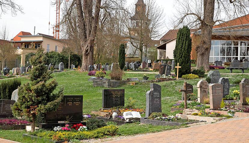 Die Geb&uuml;hren f&uuml;r eine Bestattung verwendet die Stadt auch, um Investitionen zu t&auml;tigen und Personalkosten zu decken.