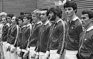 Die deutschen Meister (von rechts): Trainer Mauno Nissinen, Horst Theuss. Ralph Bauer, Eberhardt Gienger, Jürgen Reinert, Diego Lazzarich , Ulrich Gollerthan, Werner Steinmetz, JulianRenz und Mathias Berlinger.
Fotos: Klaus Krüger
