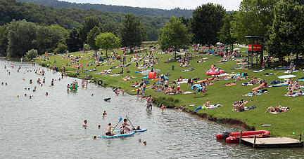 Badegäste, die schon vor Ort waren, durften bleiben. Foto: Andreas Veigel Badegäste, die schon vor Ort waren, durften bleiben. Foto: Andreas Veigel