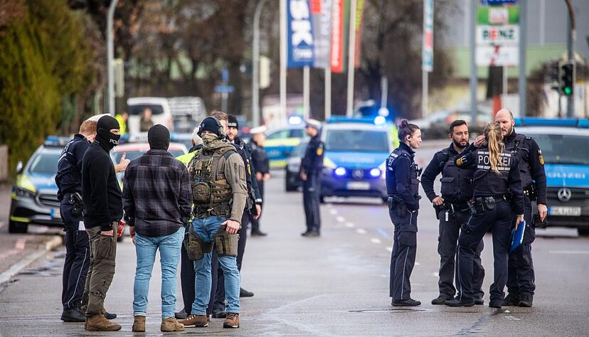 Bei einer Gewalttat in Schorndorf sind zwei Menschen ums Leben gekommen. Bei einer Gewalttat in Schorndorf sind zwei Menschen ums Leben gekommen.