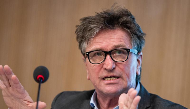 Manfred Lucha (B&uuml;ndnis 90/Die Gr&uuml;nen), Gesundheitsminister in Baden-W&uuml;rttemberg, spricht.