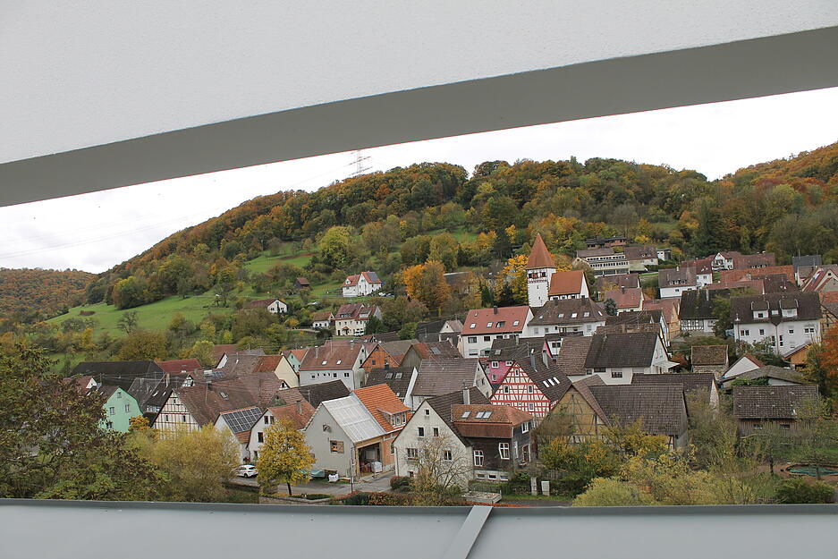 Auf der Dachterrasse er&ouml;ffnet sich ein weiter Blick &uuml;ber die Umgebung.