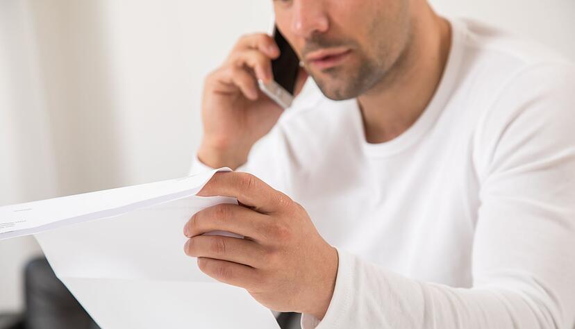 Die Verdachtskündigung muss schriftlich erfolgen. Und wie bei jeder anderen Kündigung kann sich der Arbeitnehmer beim Betriebsrat Unterstützung holen. Die Verdachtskündigung muss schriftlich erfolgen. Und wie bei jeder anderen Kündigung kann sich der Arbeitnehmer beim Betriebsrat Unterstützung holen.