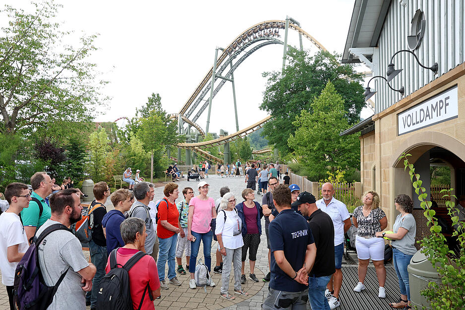 Im Erlebnispark Tripsdrill in Cleebronn bekamen die Stimme-Leser exklusive Einblicke und Informationen zum Ablauf hinter den Kulissen. Im Erlebnispark Tripsdrill in Cleebronn bekamen die Stimme-Leser exklusive Einblicke und Informationen zum Ablauf hinter den Kulissen.