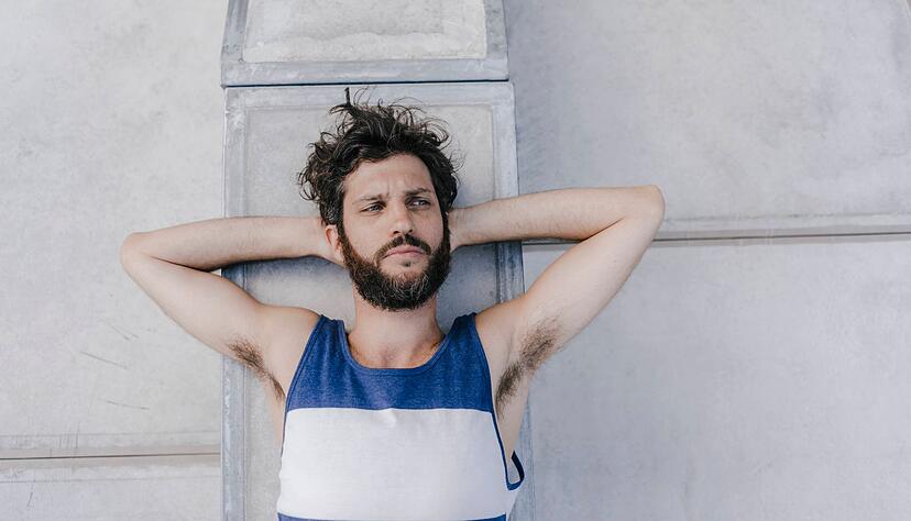 Ob man nun Achselhaare trägt oder nicht: Wenn Schweiß entsteht und man ihn schnell abwäscht, kann es gar nicht dazu kommen, dass sich Bakterien sammeln und Geruch produzieren. Ob man nun Achselhaare trägt oder nicht: Wenn Schweiß entsteht und man ihn schnell abwäscht, kann es gar nicht dazu kommen, dass sich Bakterien sammeln und Geruch produzieren.