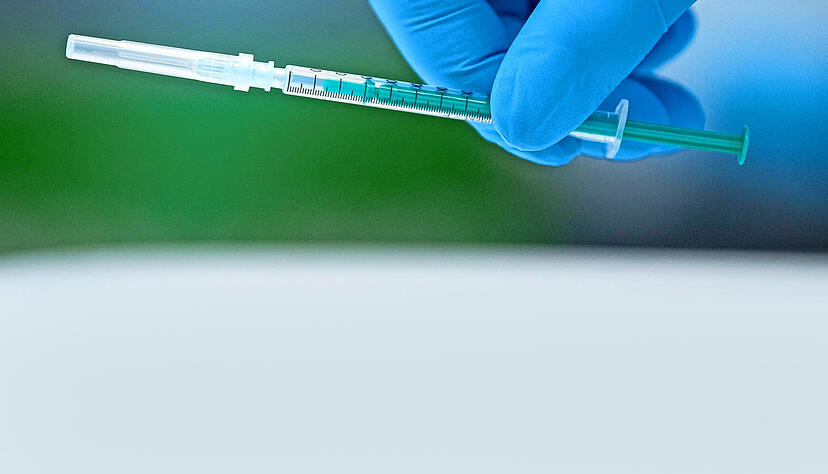 Aufgefrischt wird mit den mRNA-Impfstoffen von Biontech/Pfizer oder Moderna. Foto: dpa Aufgefrischt wird mit den mRNA-Impfstoffen von Biontech/Pfizer oder Moderna. Foto: dpa