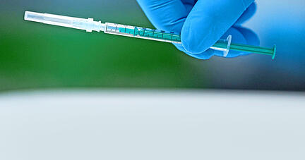 Aufgefrischt wird mit den mRNA-Impfstoffen von Biontech/Pfizer oder Moderna. Foto: dpa Aufgefrischt wird mit den mRNA-Impfstoffen von Biontech/Pfizer oder Moderna. Foto: dpa