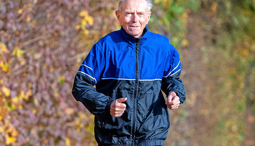 Mit einem Trollinger-Marathon hat alles angefangen, seitdem läuft Werner Broß aus Gemmingen − und auch mit 83 Jahren ist noch kein Ende in Sicht.

Foto: Mario Berger