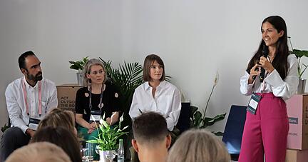 Über grünere Städte diskutierten auf der Urban Future Luisina Perassi (von rechts), Elizaveta Fakirova, Victoria Blessing und Fernando Ortiz Monasterio.
Foto: Donauer