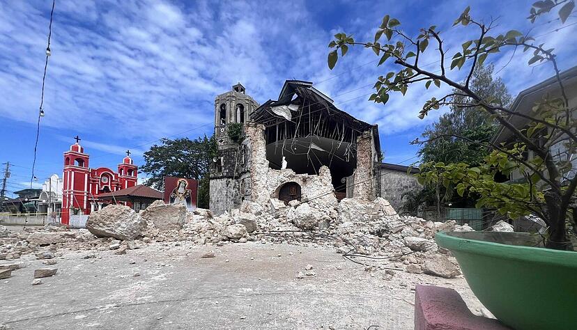 Auch Kirchen sind bei den Erdst&ouml;&szlig;en eingest&uuml;rzt.
