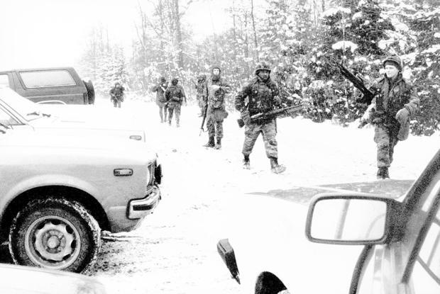 11.1.1985. Der Motor einer Pershing II gerät in Brand. Dabei explodiert der Treibsatz der Rakete. Drei US-Soldaten sterben, 16 weitere sind verletzt. Nach dem Raketenunfall ist das Gebiet des militärischen Areals hermetisch abgeriegelt.