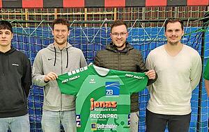 Morgen: Mit viel Oberliga-Erfahrung wird der TV Flein in die nächste Saison gehen. Trainer Rudolf Wagner (li.) und sein Co-Trainer Dieter Kachelmuß (re.) freuen sich über Timon Ströbel, Moritz Wahl, Felix Reichert und Maximilian Brösch (v. li.). Morgen: Mit viel Oberliga-Erfahrung wird der TV Flein in die nächste Saison gehen. Trainer Rudolf Wagner (li.) und sein Co-Trainer Dieter Kachelmuß (re.) freuen sich über Timon Ströbel, Moritz Wahl, Felix Reichert und Maximilian Brösch (v. li.).