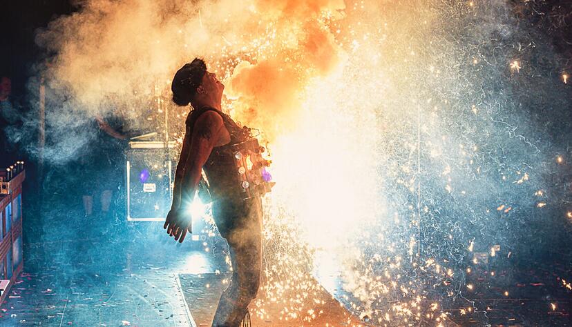 "Wir als Band konzentrieren uns auf die ästhetischen und musikalischen Facetten von Rammstein", sagt Helfried Reißenweber, Sänger von Stahlzeit. Am 6. April spielt die Gruppe ein Konzert in der Harmonie. "Wir als Band konzentrieren uns auf die ästhetischen und musikalischen Facetten von Rammstein", sagt Helfried Reißenweber, Sänger von Stahlzeit. Am 6. April spielt die Gruppe ein Konzert in der Harmonie.