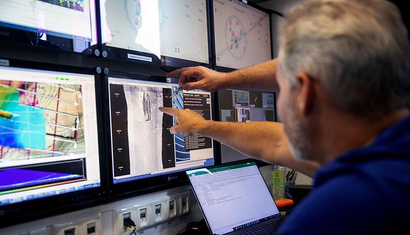 Neue Untersuchungen des Wracks waren nach dem Fund eines gro&szlig;en Loches im Schiffswrack eingeleitet worden. (Archivfoto)