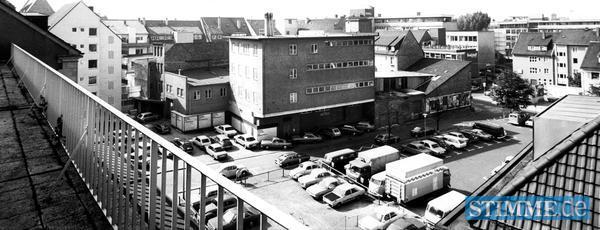 Oktober 1978: Das Foto zeigt die Rückseite des Fuchs-Areals, aufgenommen vom Rathausdach. Für dieses innerstädtische Karree zwischen Kaiserstraße, Marktplatz, Rathausgasse und Gerberstraße wird ein neuer Bebauungsplan aufgestellt.