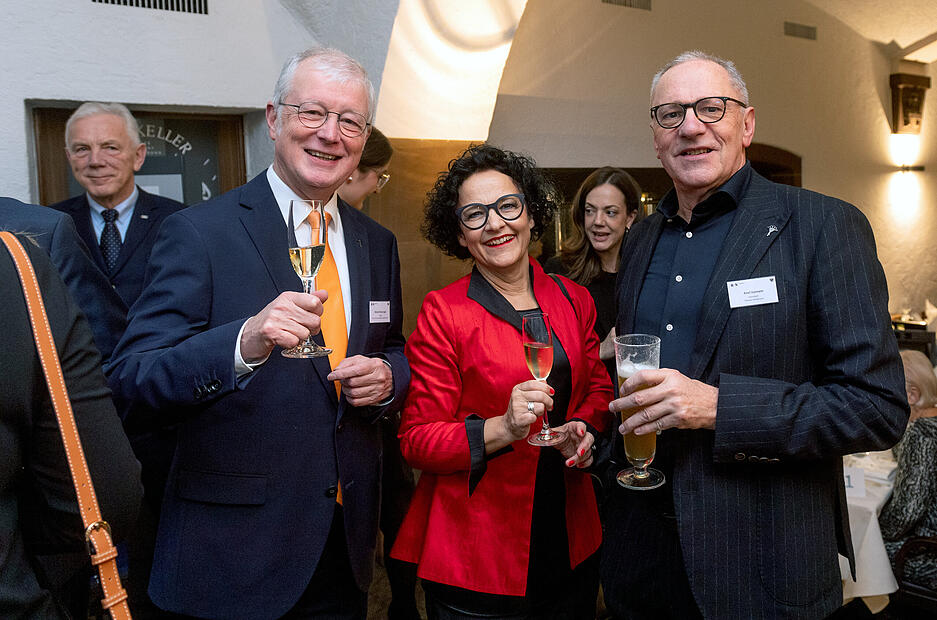 Hasenmahl-Redner Roland Rossnagel (von links) mit Experimenta-Geschäftsführerin Bärbel Renner und Axel Vornam, Intendant des Theaters.