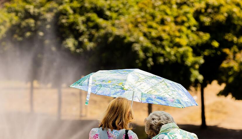 Ältere und pflegebedürftige Menschen sind bei Hitze besonders gefährdet. (Illustration) Ältere und pflegebedürftige Menschen sind bei Hitze besonders gefährdet. (Illustration)