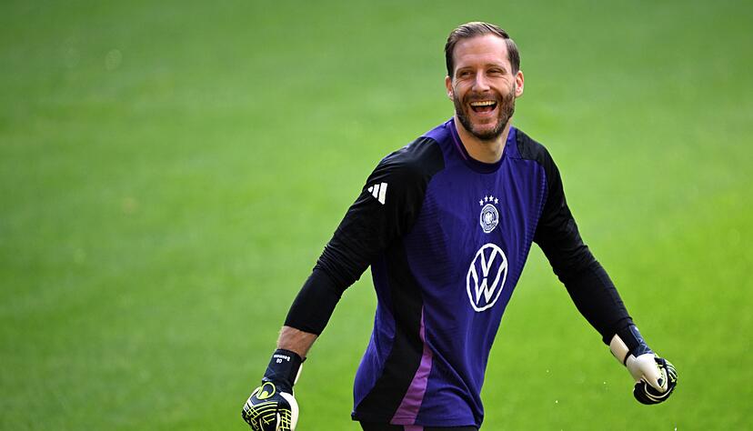 Oliver Baumann hat als Nummer eins vor dem Italien-R&uuml;ckspiel gut Lachen.