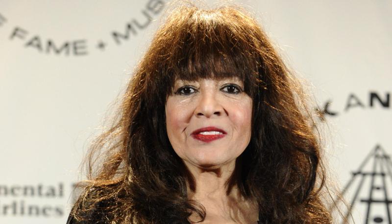 Die US-amerikanische Sängerin Ronnie Spector nach einem Auftritt in New York 2010. Die US-amerikanische Sängerin Ronnie Spector nach einem Auftritt in New York 2010.