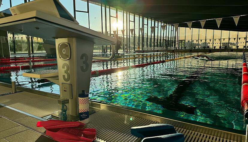 Die Szenerie im Sportbad am fr&uuml;hen Morgen ist besonders idyllisch.