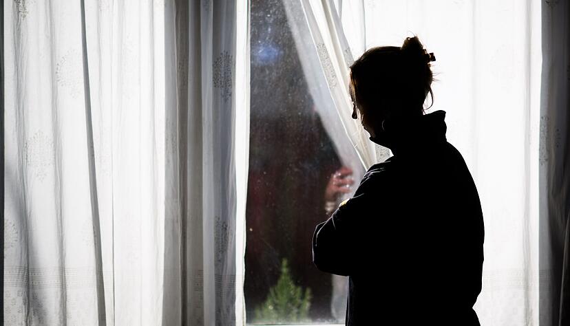 Von Einsamkeit sind vor allem Menschen mit geringem Einkommen betroffen. Auch Kranke, Behinderte und Migranten sind gef&auml;hrdet. (Symbolbild)