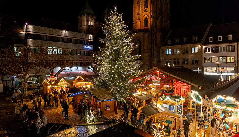 Der Heilbronner Weihnachtsmarkt ist am Dienstag feierlich eröffnet worden.