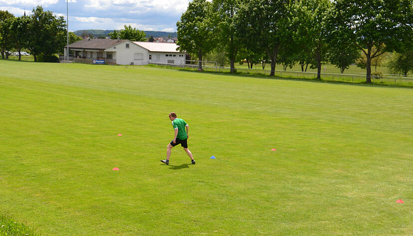 T-f&ouml;rmig aufgebaut, fordert die &Uuml;bung H&ouml;chsttempo vorw&auml;rts, im Sidestep und r&uuml;ckw&auml;rts. Foto: Valerie Blass