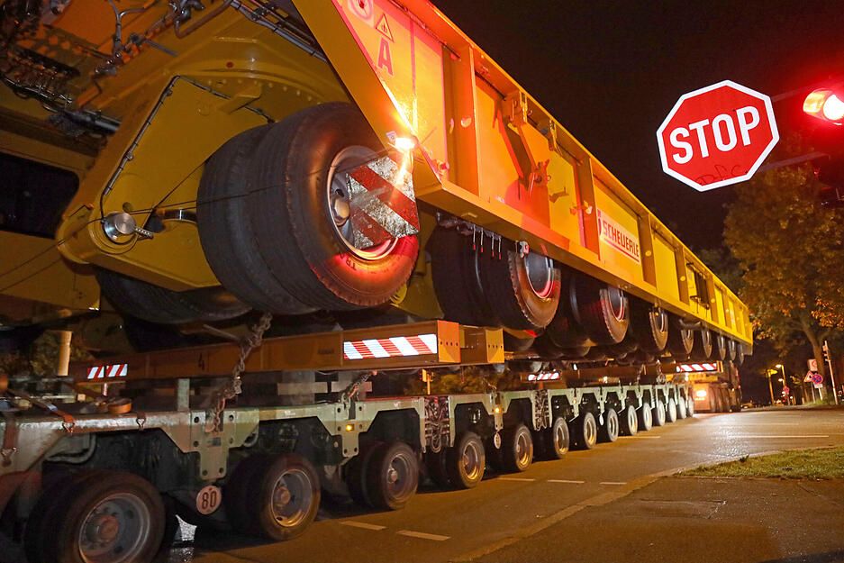 Schwertransport durch Heilbronn