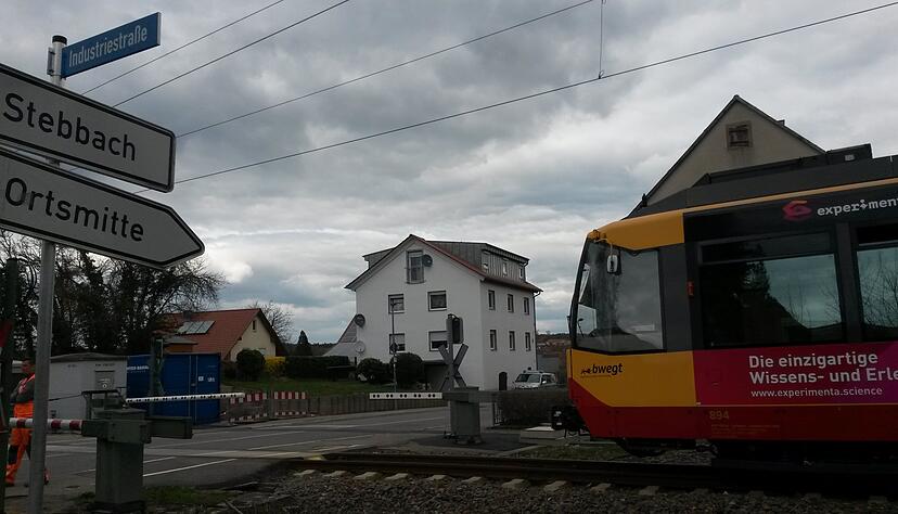 Nach dem Unfall ist der Stadtbahnverkehr unterbrochen. Foto: Kinkopf