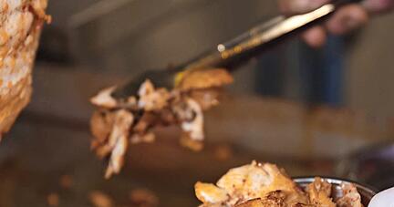 Ein Döner-Imbiss blieb Freitag zu lange geöffnet.
Foto: Hakan Tanak/stock.adobe.com Ein Döner-Imbiss blieb Freitag zu lange geöffnet.
Foto: Hakan Tanak/stock.adobe.com