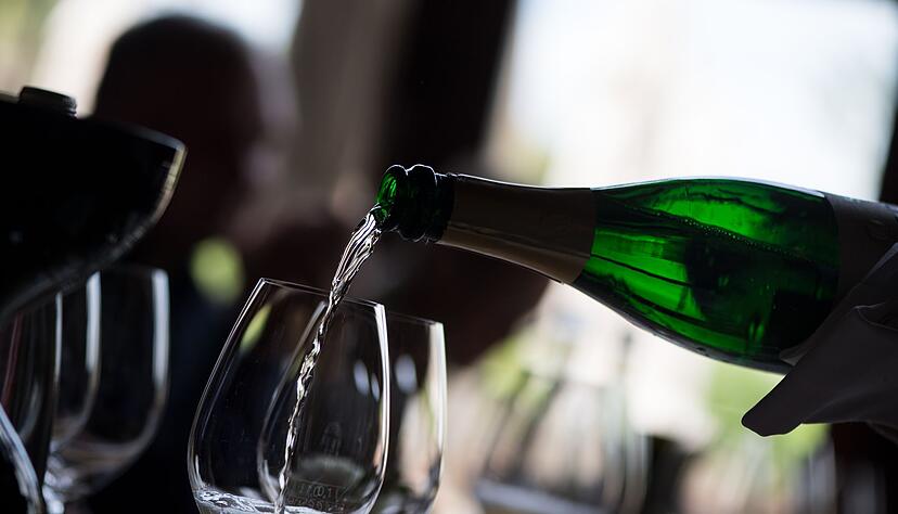 Zu einem Wochenend-Frühstück darf es auch mal ein Glas Sekt sein.