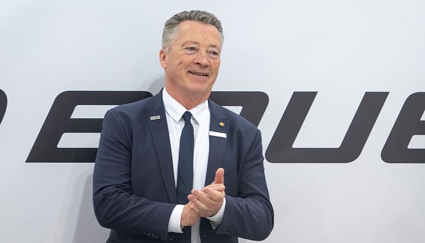 «Dieses Jahr wird es ähnlich schwierig», sagte der Bundestrainer Harold Kreis zur bevorstehenden Eishockey-WM. «Wir müssen daher vom ersten Bully wach sein. Schlagen müssen wir sowieso alle.» «Dieses Jahr wird es ähnlich schwierig», sagte der Bundestrainer Harold Kreis zur bevorstehenden Eishockey-WM. «Wir müssen daher vom ersten Bully wach sein. Schlagen müssen wir sowieso alle.»