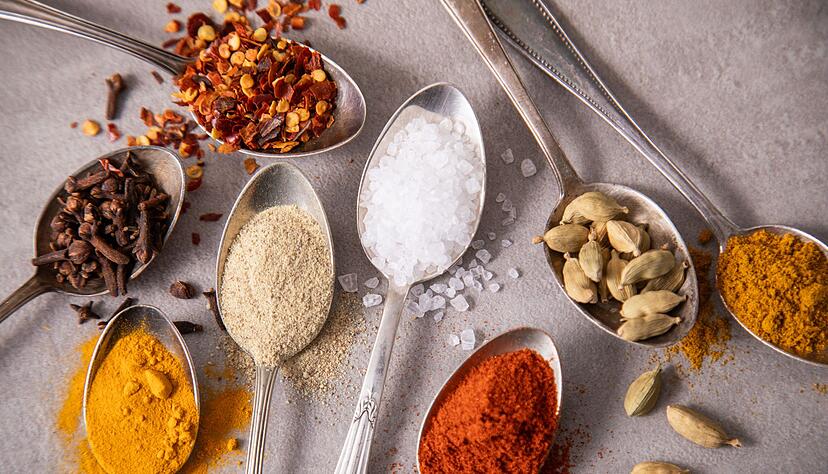 Das Salz in der Suppe? Reicht heute nicht mehr aus. Zunehmend halten Gewürze mit vielschichtigen Aromen Einzug in die Alltagsküche. Das Salz in der Suppe? Reicht heute nicht mehr aus. Zunehmend halten Gewürze mit vielschichtigen Aromen Einzug in die Alltagsküche.