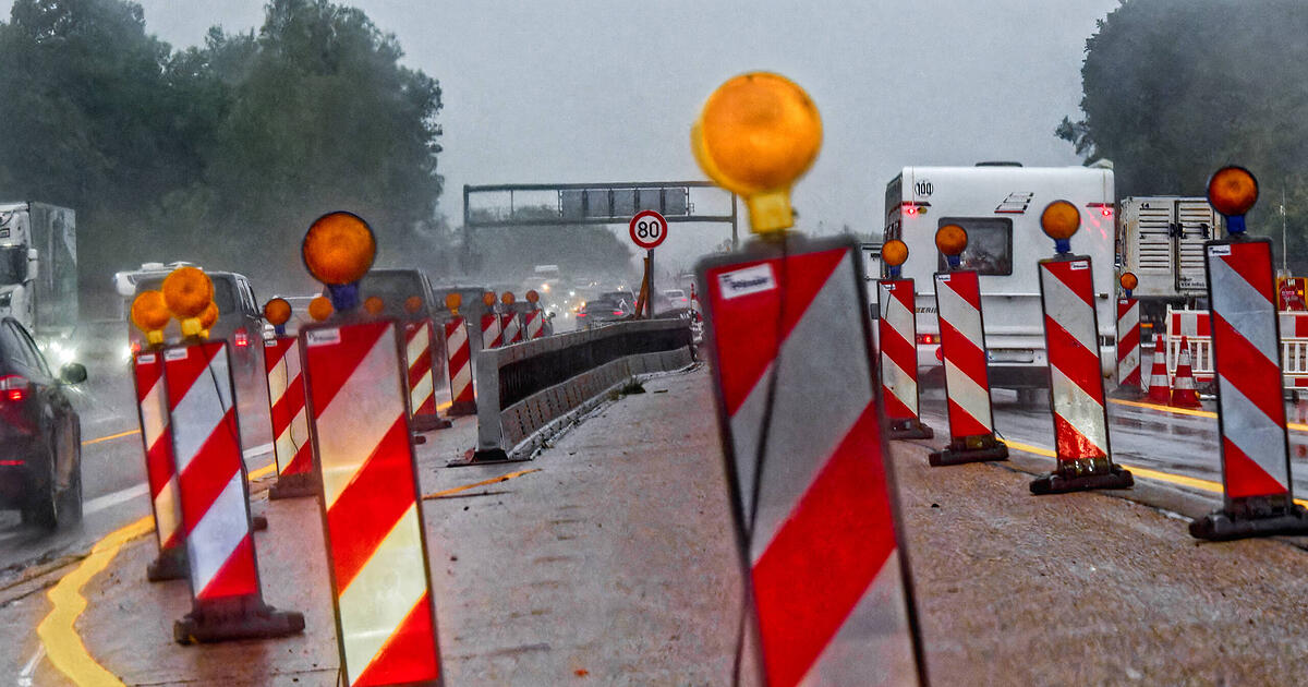 Warning beacon accident near Freiberg am Neckar: Cars unable to avoid it