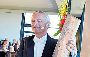 Butler James führt zauberhaft durch das Programm.