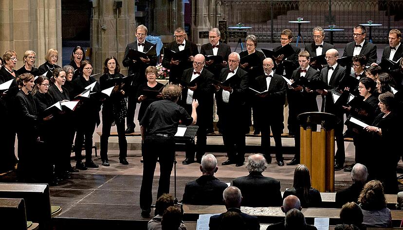 Präzise Gesangsbahnen: Das Vokalensemble Heilbronn ist einer der Interpreten beim Geburtstagskonzert für Ernst Helmuth Flammer in der Kilianskirche.
Fotos: Monika Köhler Präzise Gesangsbahnen: Das Vokalensemble Heilbronn ist einer der Interpreten beim Geburtstagskonzert für Ernst Helmuth Flammer in der Kilianskirche.
Fotos: Monika Köhler