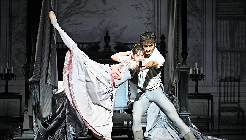 Elisa Badenes ist der verliebte Wirbelwind Mary Vetsera, Friedemann Vogel Österreichs Kronprinz Rudolf und wankelmütiger Draufgänger.
Foto: Stuttgarter Ballett