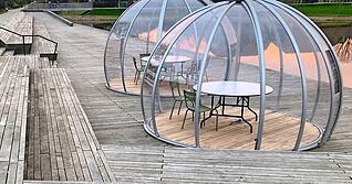 Gäste-Iglus des Bistros am Weiherpark in Eppingen: Mit diesen Glasbauten startet Gastronomin Natascha Pfeifle zum zweiten Mal die Saison.
Foto: Jörg Kühl Gäste-Iglus des Bistros am Weiherpark in Eppingen: Mit diesen Glasbauten startet Gastronomin Natascha Pfeifle zum zweiten Mal die Saison.
Foto: Jörg Kühl